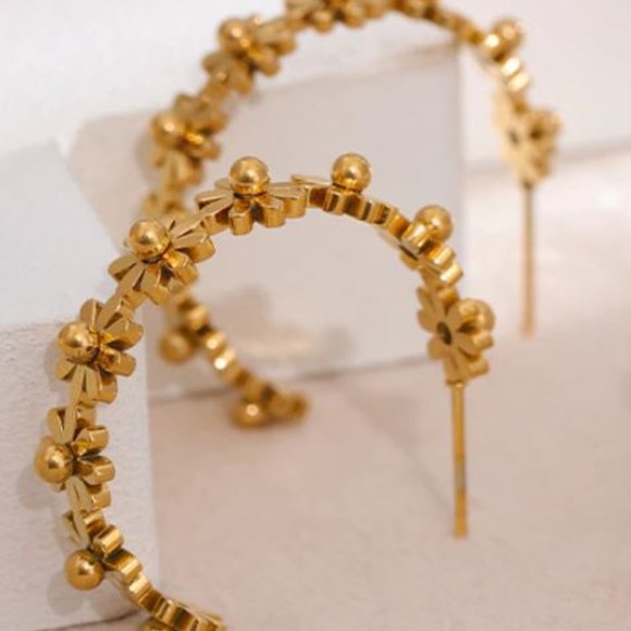 Gold Plated Stainless Steel Daisy Chain Flower Hoop Earrings - Picture 7 of 8